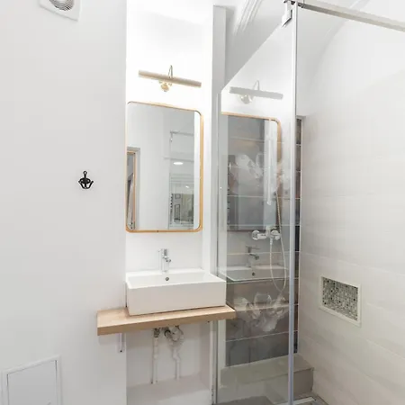 Historical Center 5 *