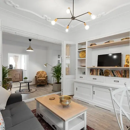 Historical Center 5 *