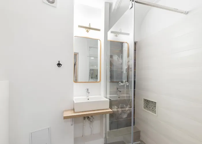 Historical Center 5 *