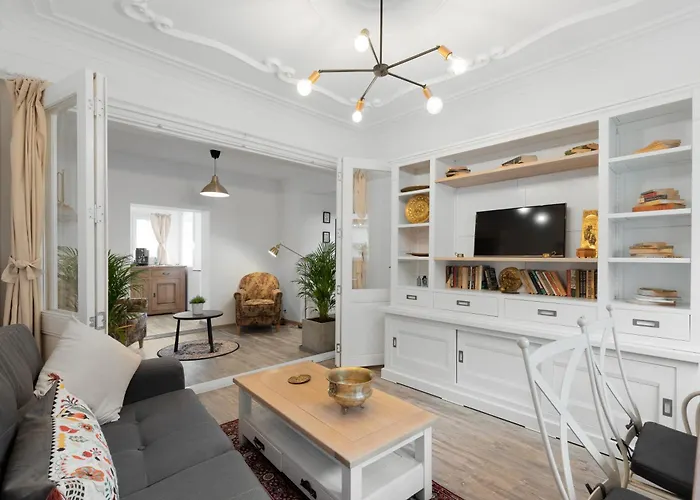 Historical Center 5 *