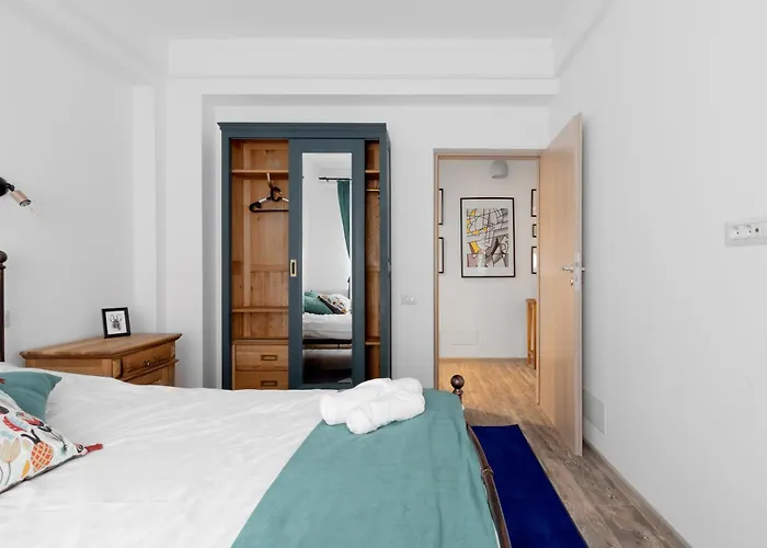 Historical Center 5 *